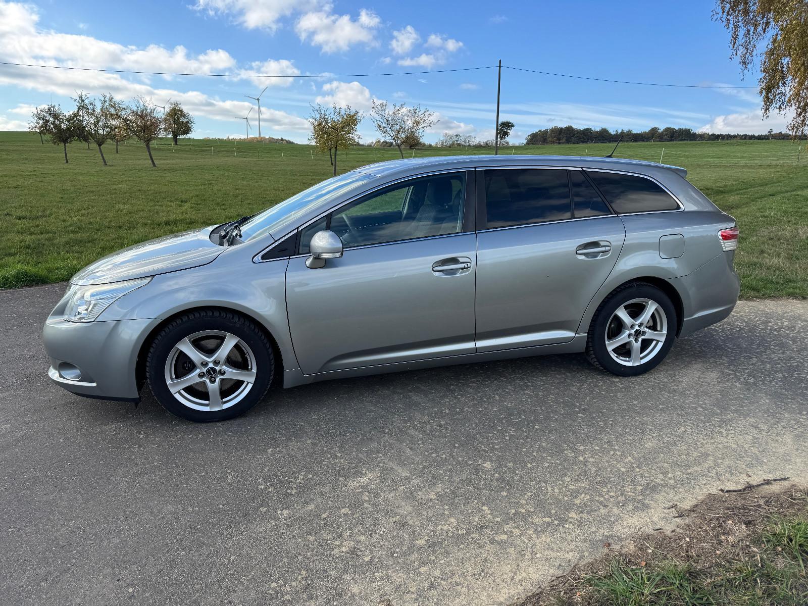 Toyota Avensis 2011 — photo 7
