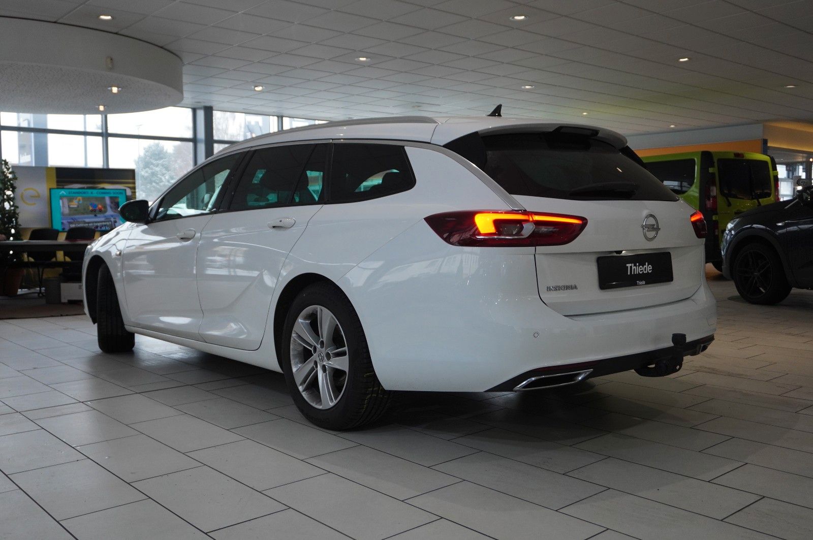 Fahrzeugabbildung Opel Insignia B ST 2.0D BUSINESS NAVI/HUD/KAMERA/AHK