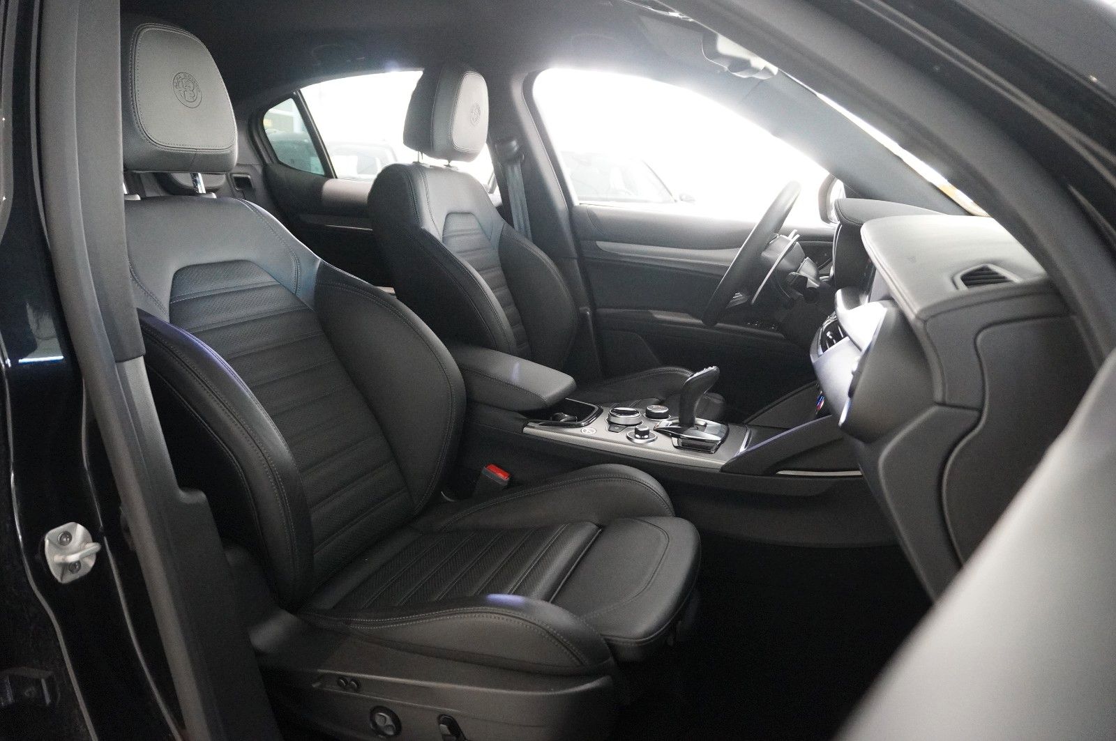 Fahrzeugabbildung Alfa Romeo Stelvio 2.2D VELOCE Q4 NAVI/LED/KAMERA/MATRIX/SH