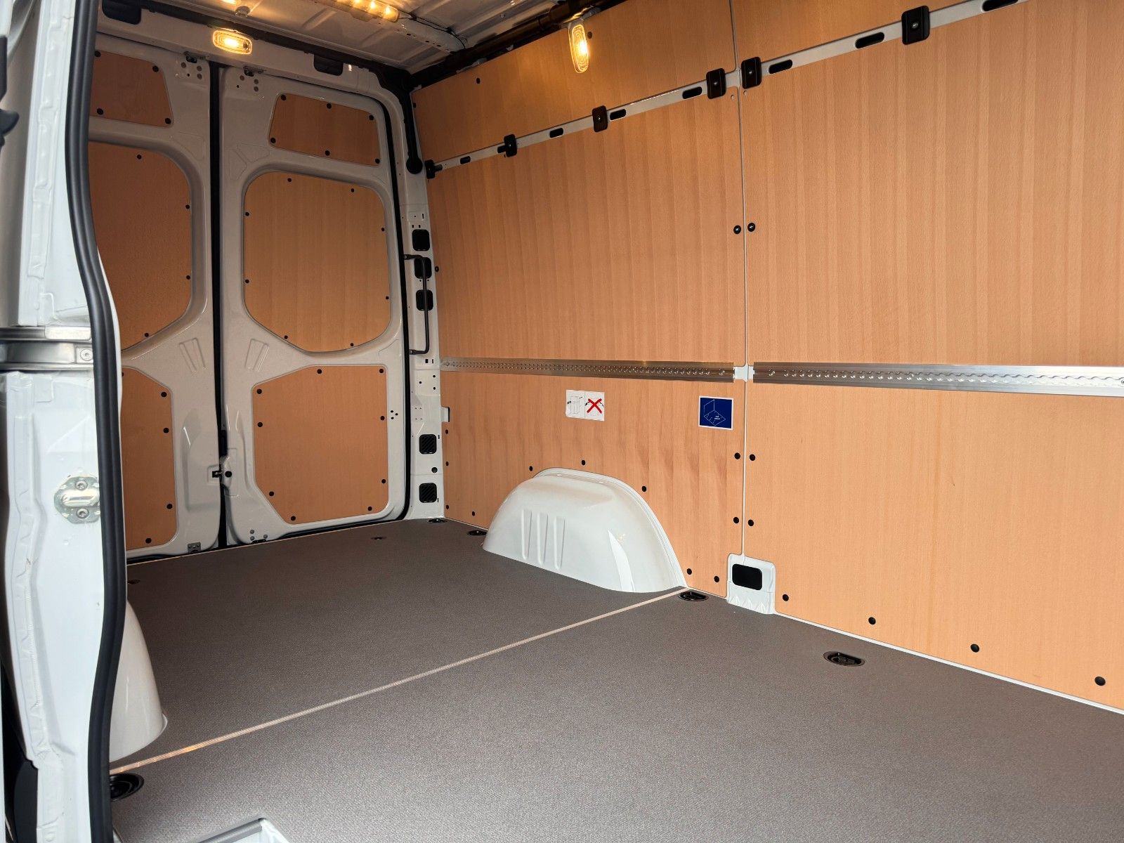 Fahrzeugabbildung Mercedes-Benz Sprinter 319 CDI 3665 Klima Kamera AHK