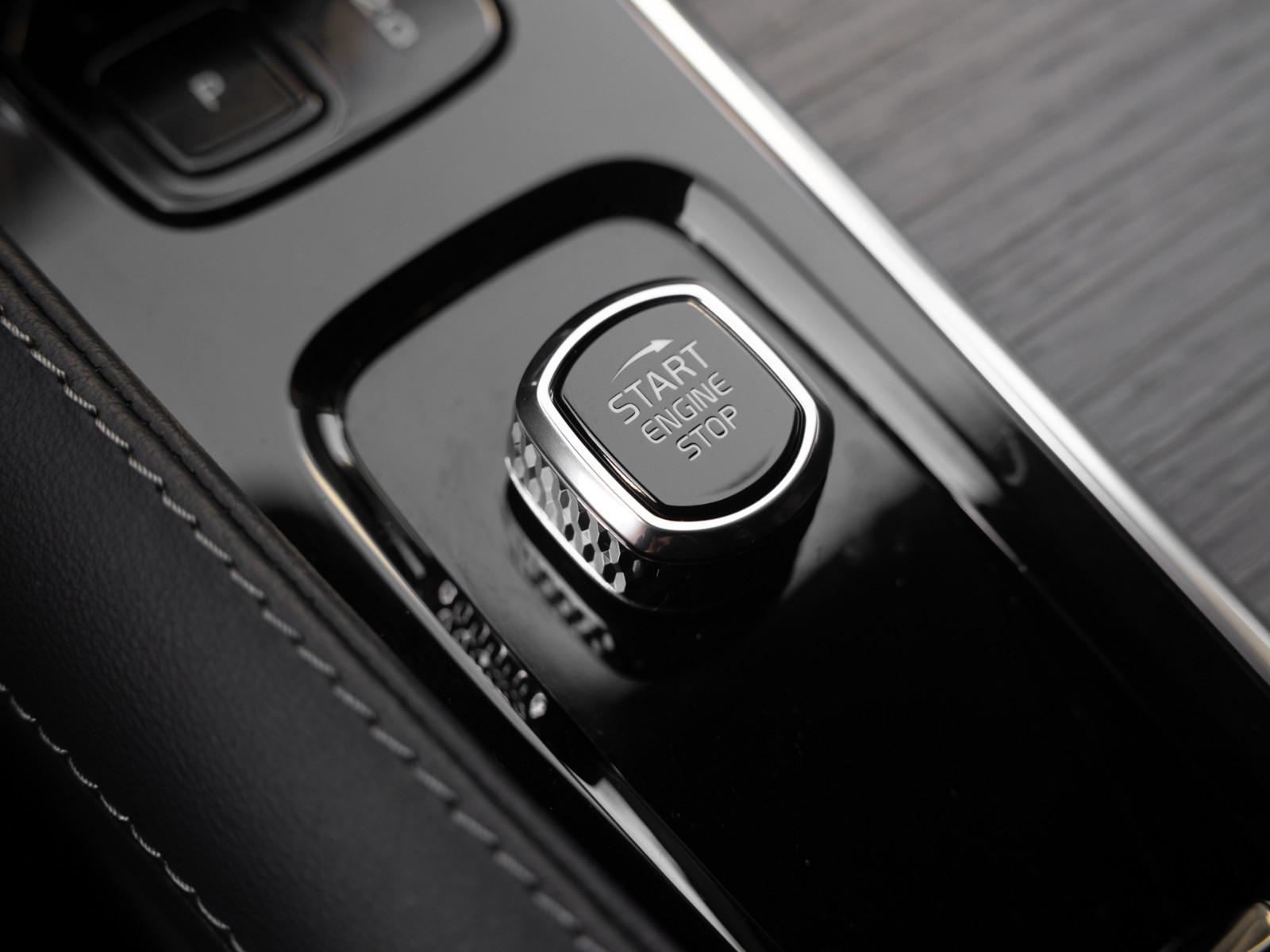 Volvo XC90 B5 AWD Ultimate Dark- voll