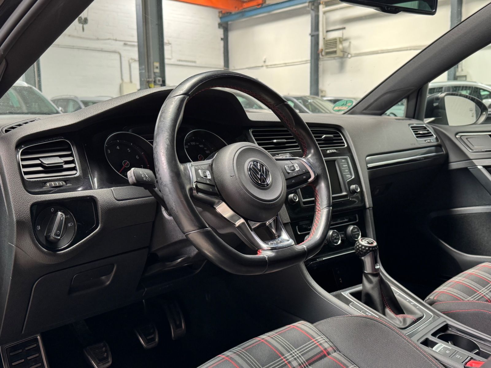 Volkswagen Golf VII Lim. GTI BMT Navi SHZ Klima Tempo foto 7