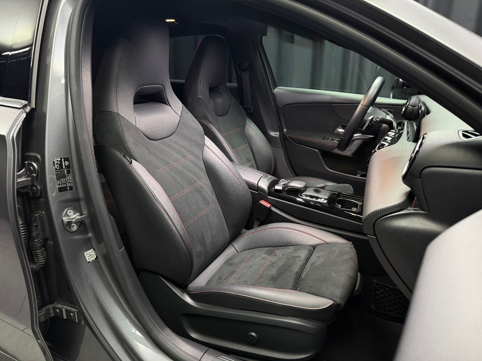 Fahrzeugabbildung Mercedes-Benz A 250 4Matic|AMG-LINE|360°|STDHZG