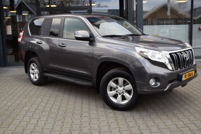 Toyota Land Cruiser 3.0 D-4D 5DRS VX A/T VAN ( CAR D...