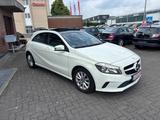 Mercedes-Benz BlueEfficiency SCHIEBEDACH SHZ PDC TEMP NAVI - Mercedes-Benz A 180 aus 2016