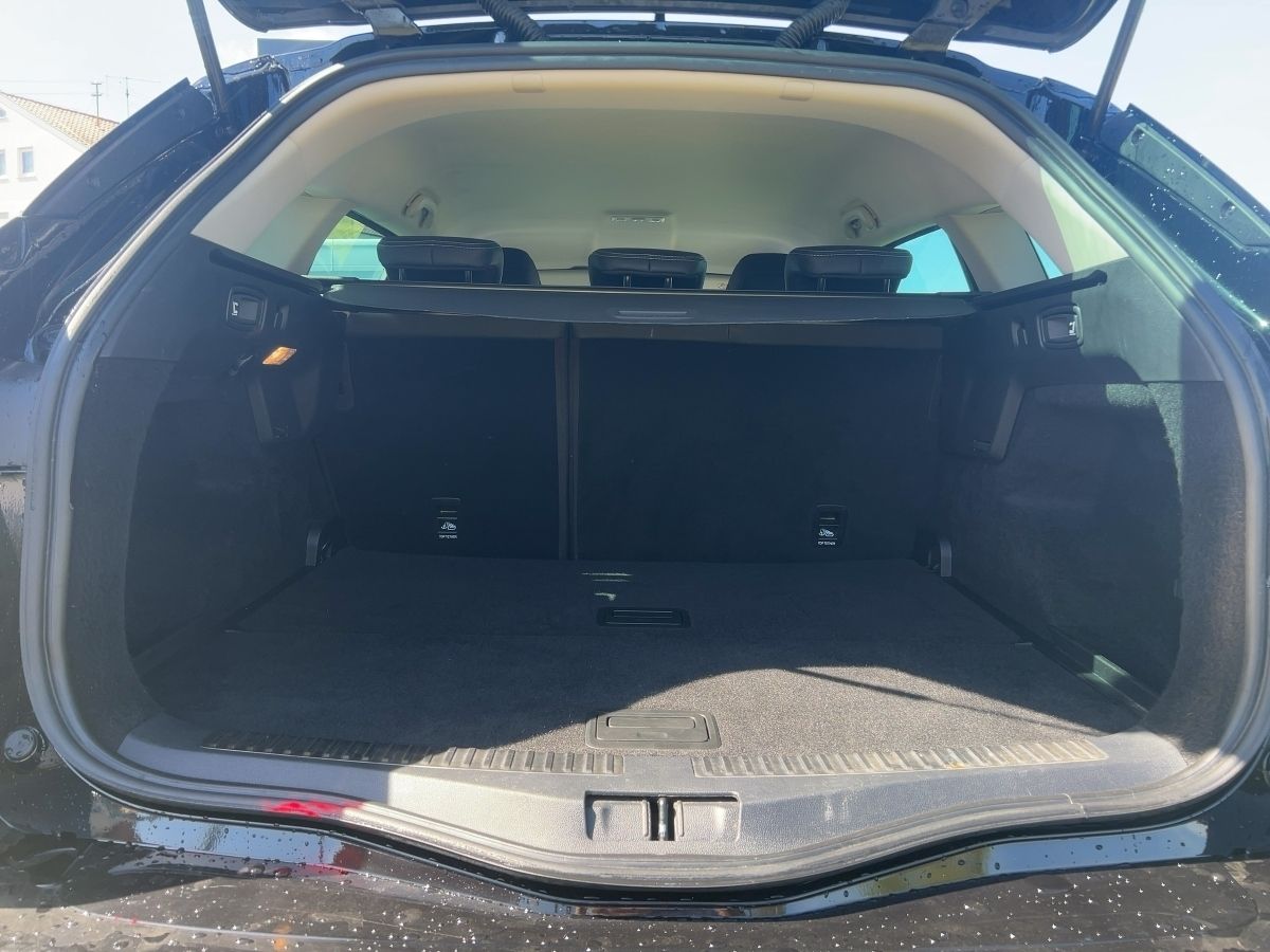 Fahrzeugabbildung Renault Megane Grandtour INTENS TCe 140 EDC SKZ LKHZ