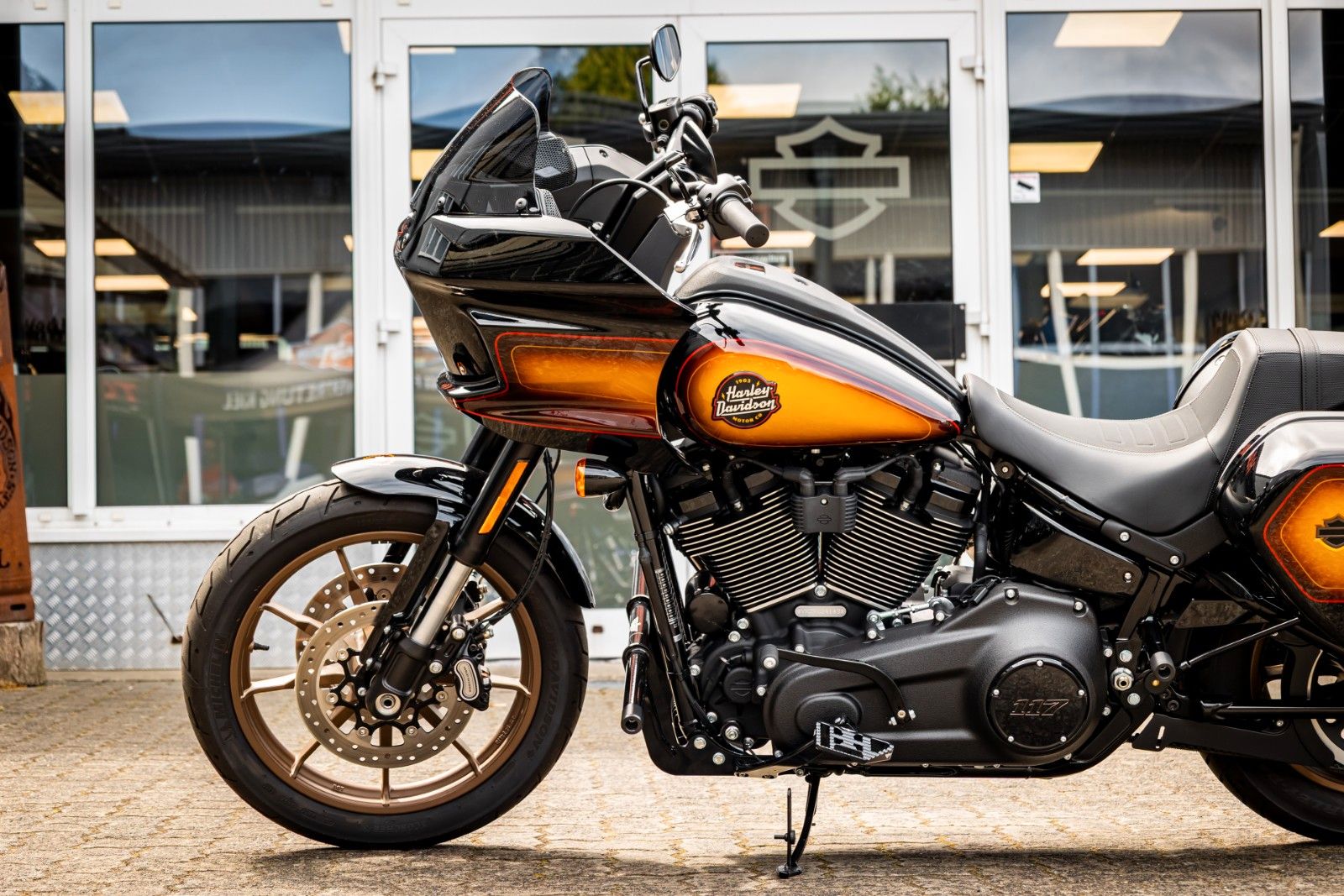 Fahrzeugabbildung Harley-Davidson FXLRST Low Rider ST 117 HeinzBikes Clubstyle SE