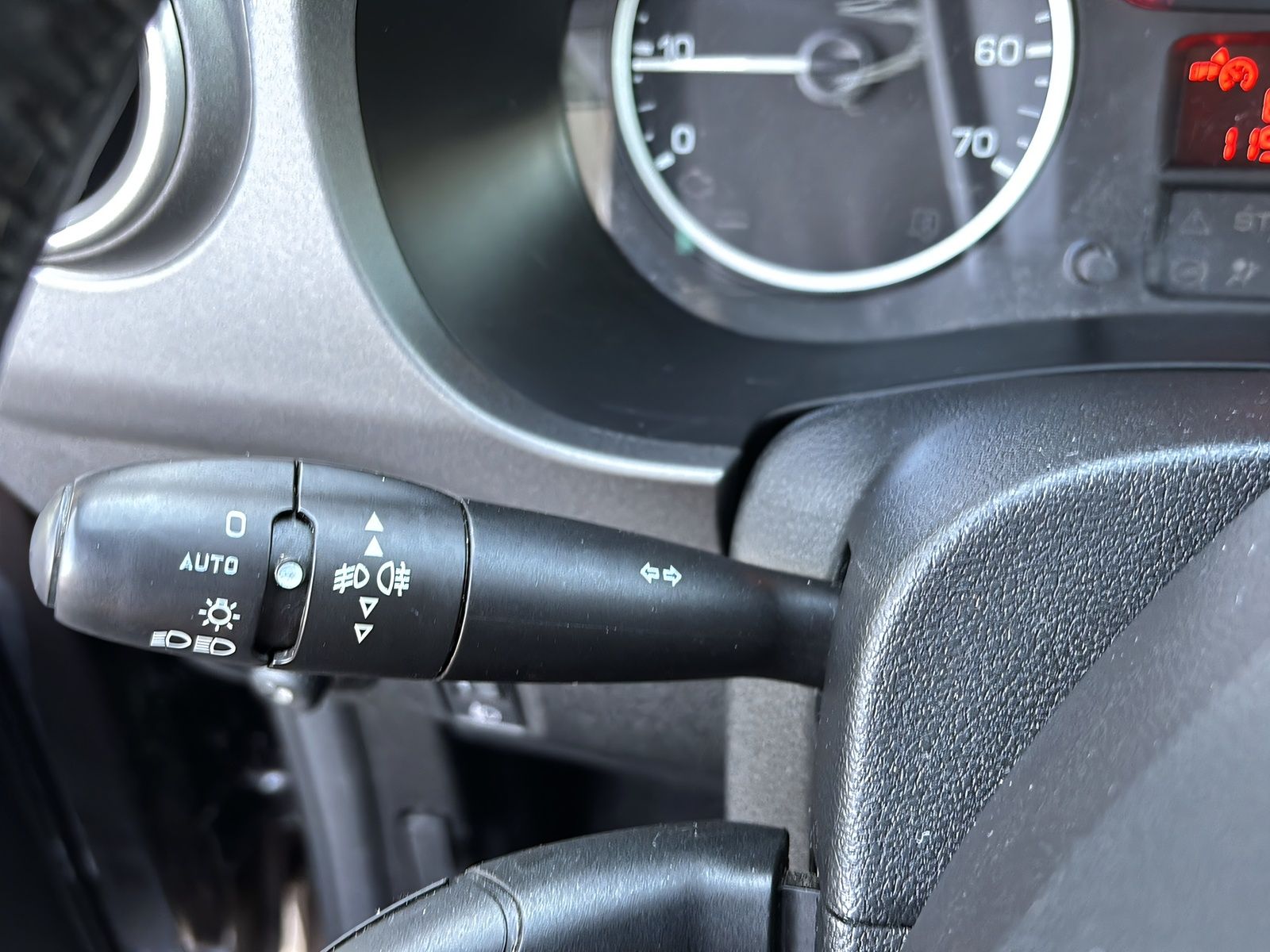 Fahrzeugabbildung Peugeot Partner Tepee Allure 1.2 Pure Tech Klimaaut.Temp