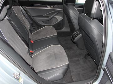Volkswagen Passat Variant 1.5 eTSI DSG AHK Business Tiptron