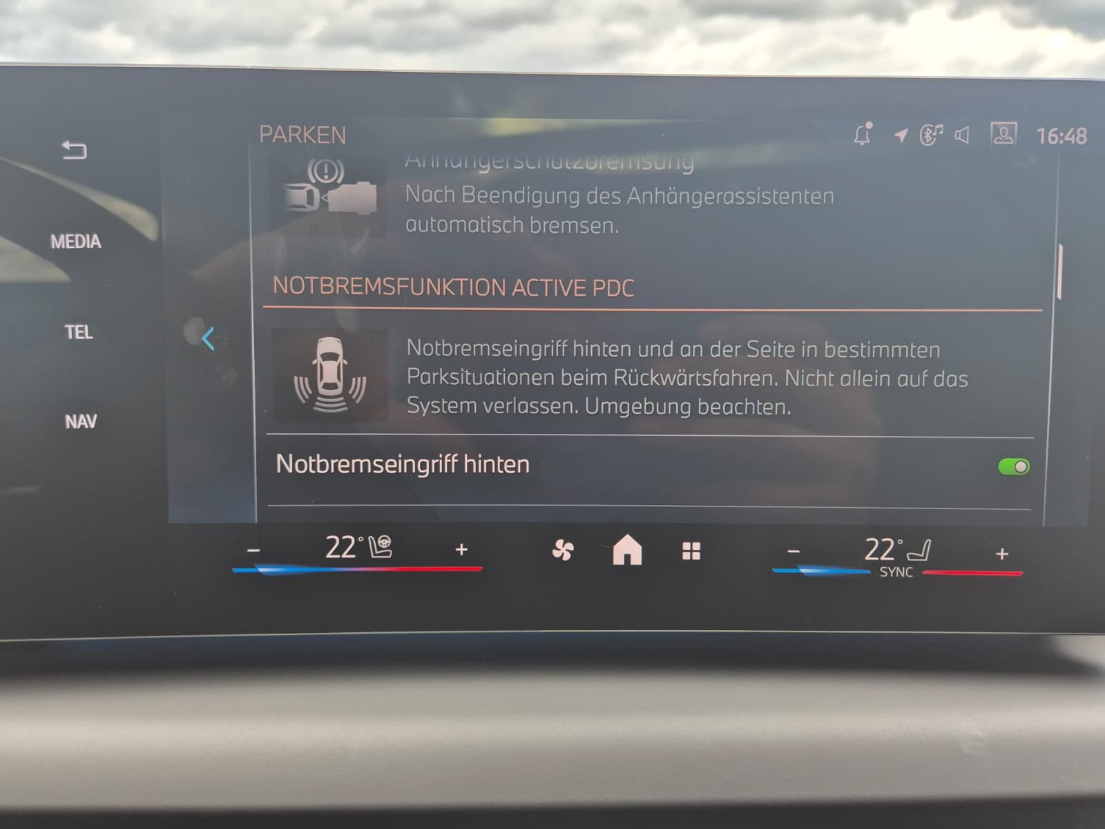 Fahrzeugabbildung BMW 120 i M Sport Adaptiv LED*PANO*AHK*M Alcantara