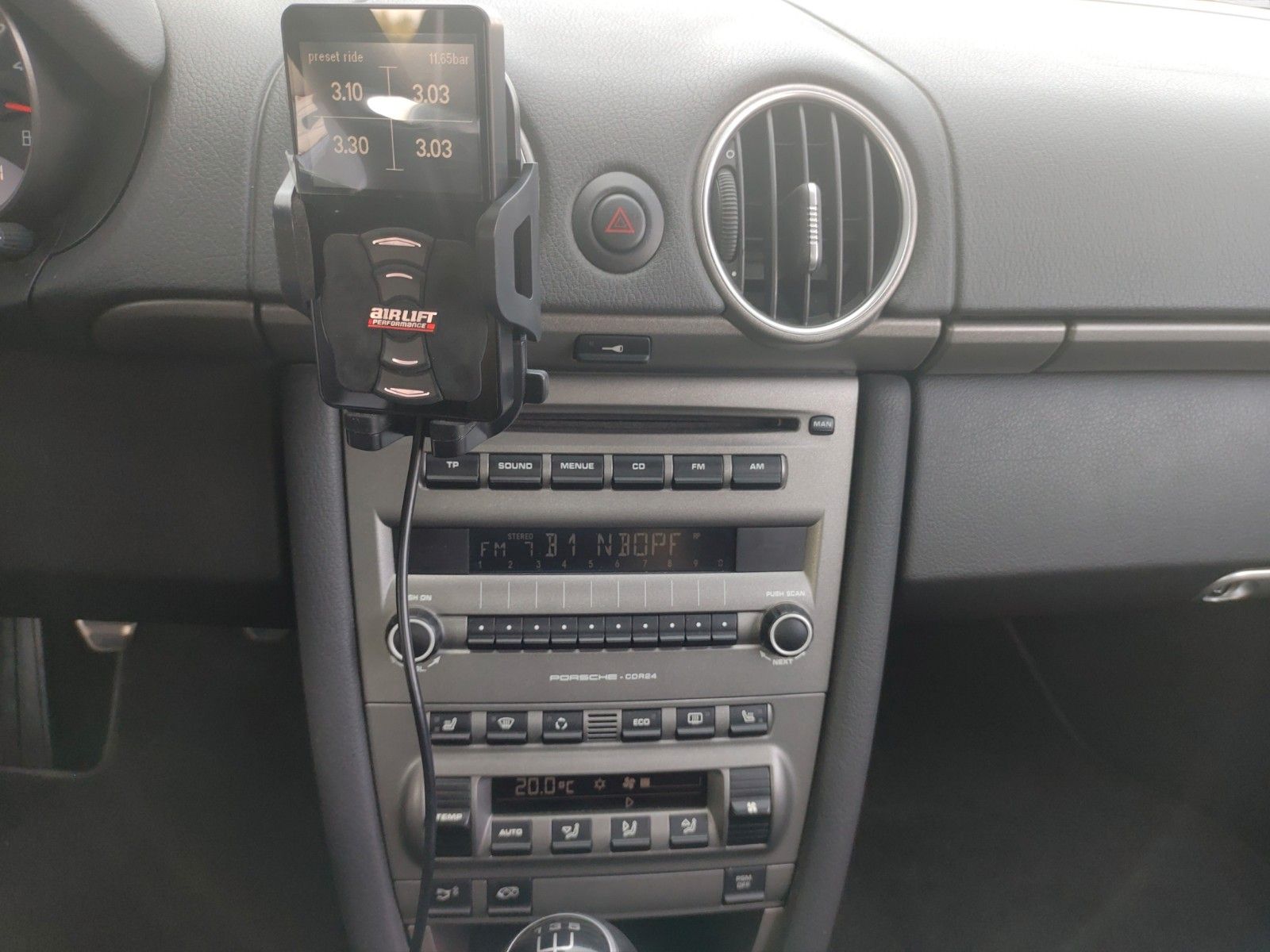 Fahrzeugabbildung Porsche Boxster ! AIR LIFT ! KLAPPENAUSPUFF ! TOP !