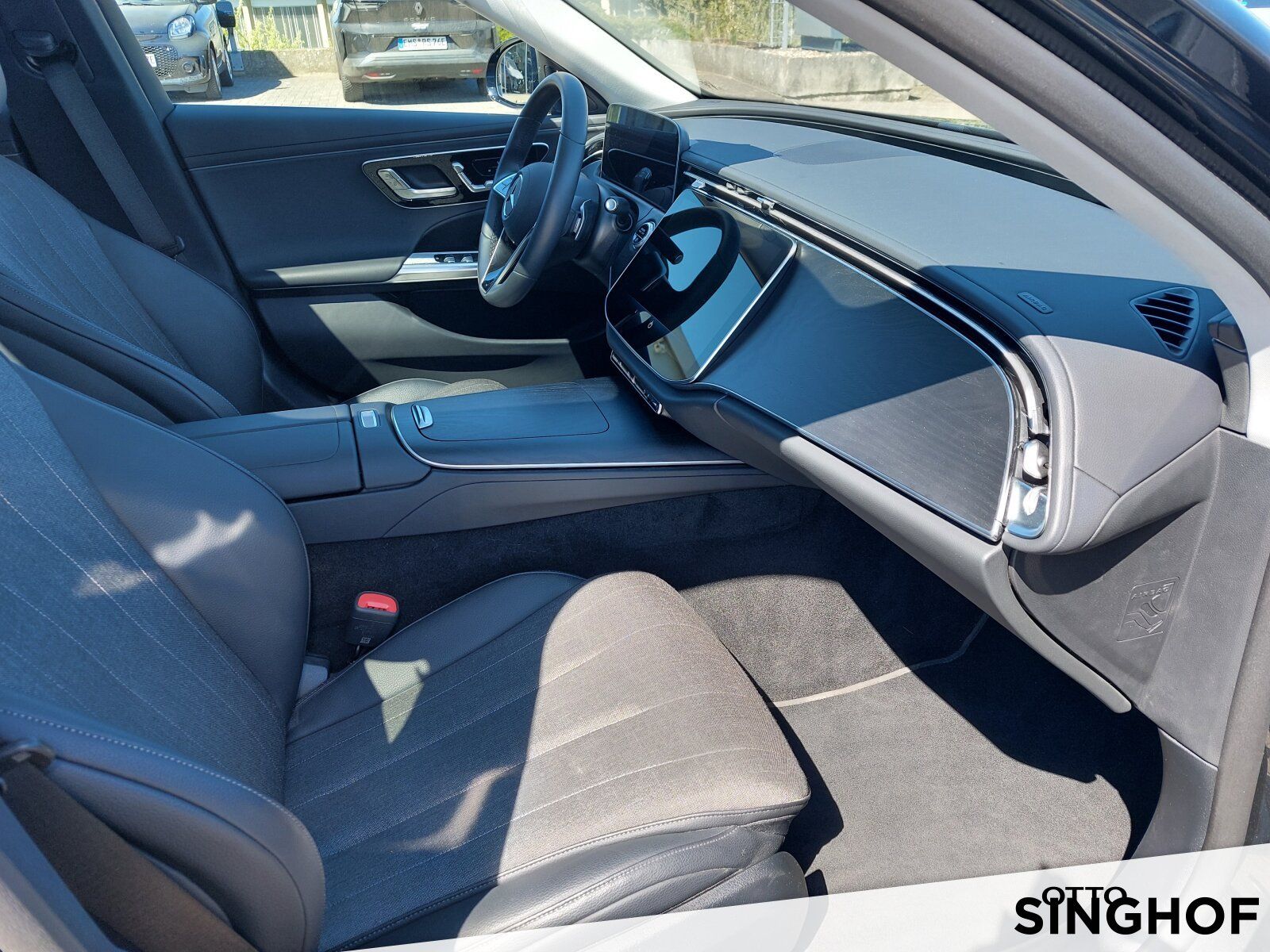 Fahrzeugabbildung Mercedes-Benz E 220 d T Avantgarde +Pano+Digital+Distronic+360