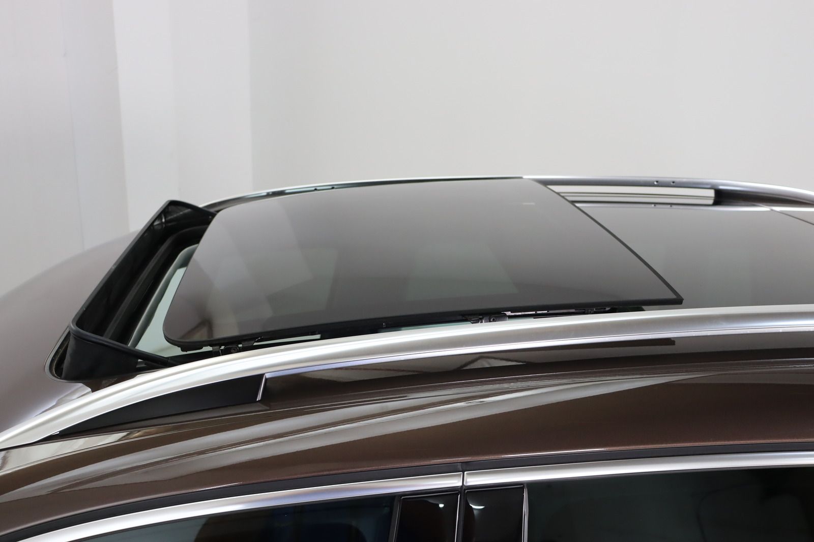 Fahrzeugabbildung Volkswagen Tiguan * Pano * Navi * Xenon * Parkassistent Tra