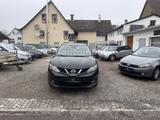 Nissan Qashqai 1.6 dCi ** 1. Hand ** Lückl. Service ** - Nissan Qashqai mit Diesel-Antrieb: Schwarz, mit Navigationssystem, Geländewagen, 1.6
