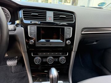 Volkswagen Golf - 11