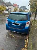 Toyota Verso 2.2l D-CAT Executive Executive - blaue Toyota Verso