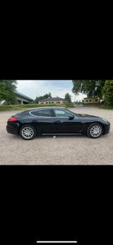 Porsche Panamera 4S S - Porsche Panamera: Schwarz