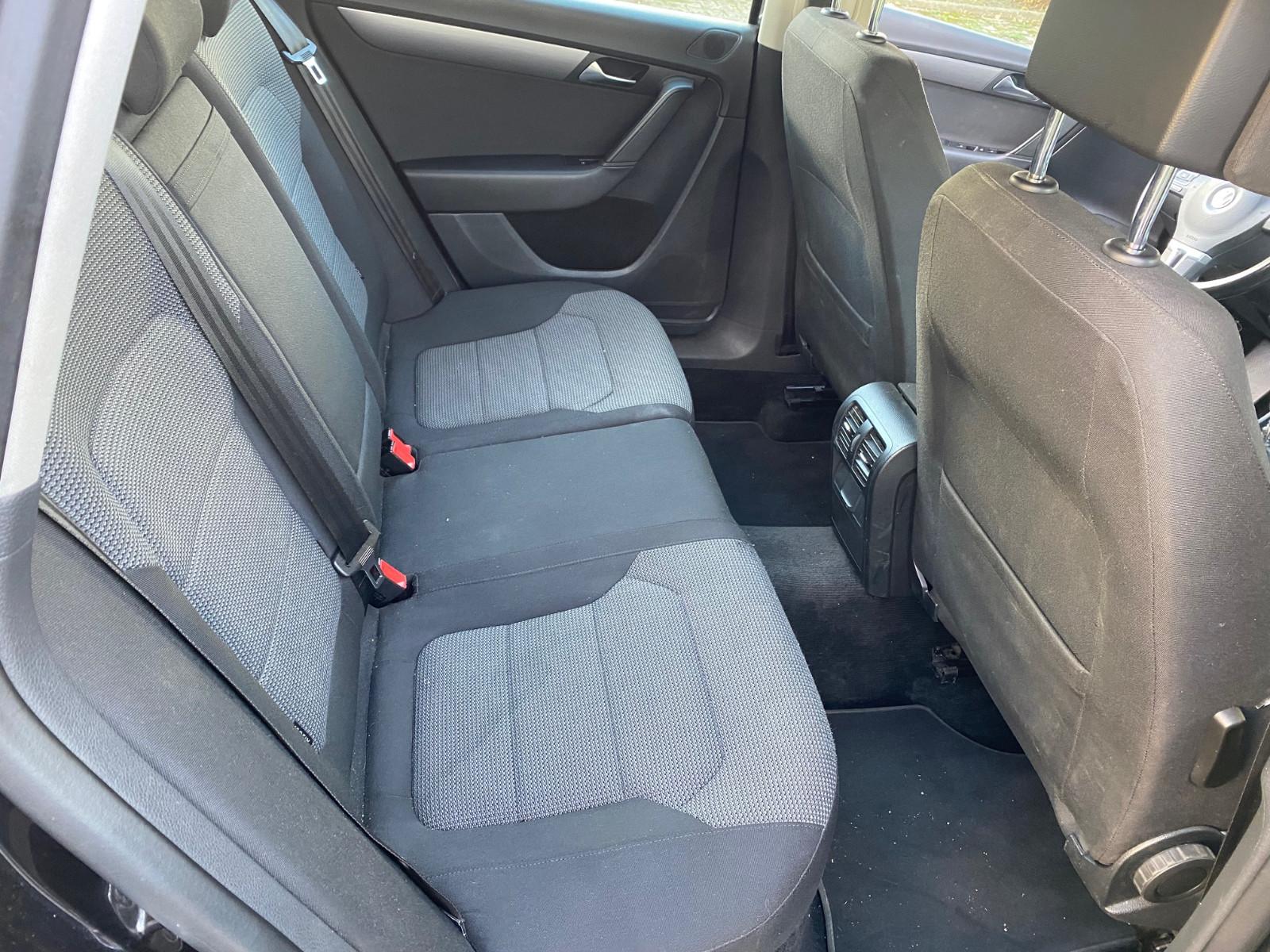 Volkswagen Passat 2011 — photo 12