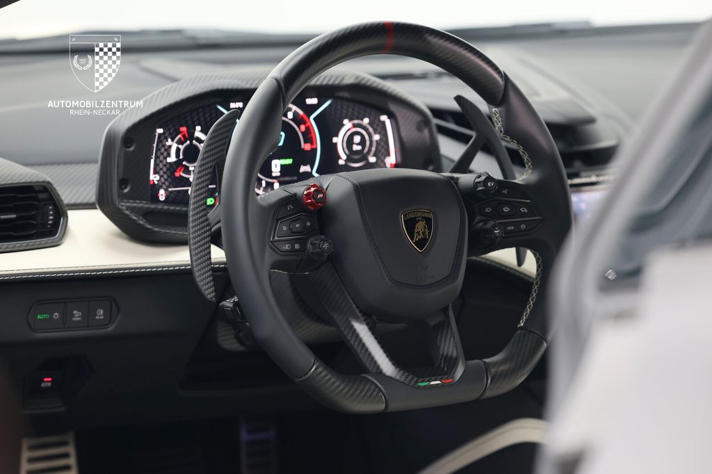 LAMBORGHINI Revuelto 2025