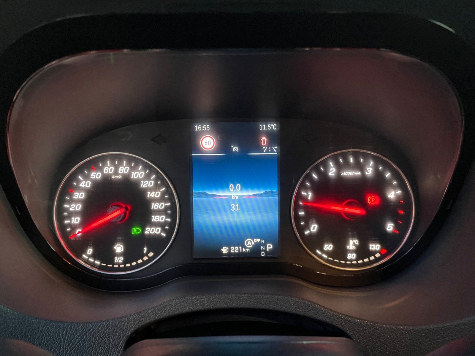 Fahrzeugabbildung Mercedes-Benz Sprinter 317 CDI DoKa 3665 9G Klima AHK3,5to