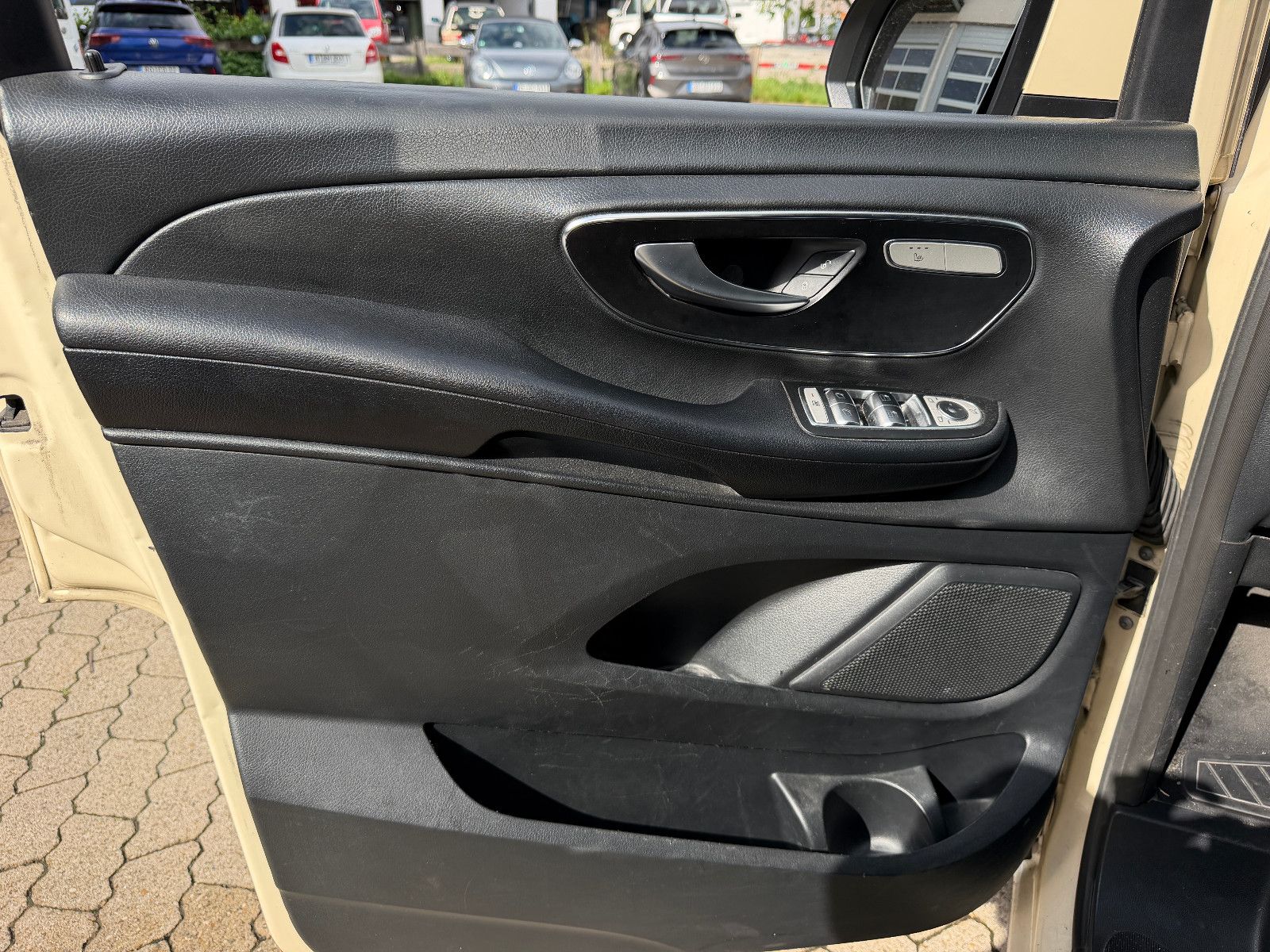 Fahrzeugabbildung Mercedes-Benz V 250 d 4MATIC extralang |360°|LED|TAXI