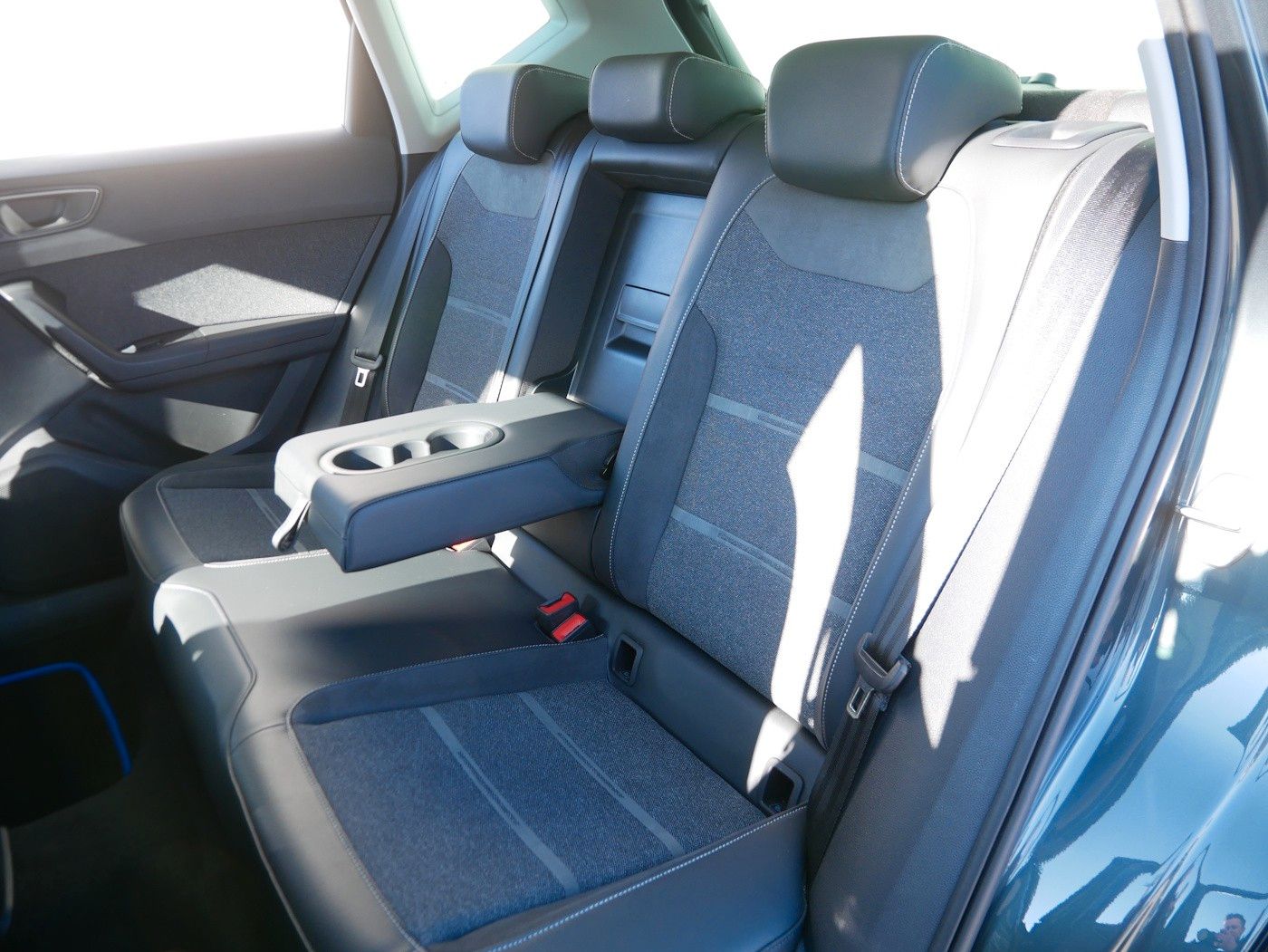 Fahrzeugabbildung SEAT Ateca 2.0 TDI Xperience AHK ACC SHZ 360°Kamera
