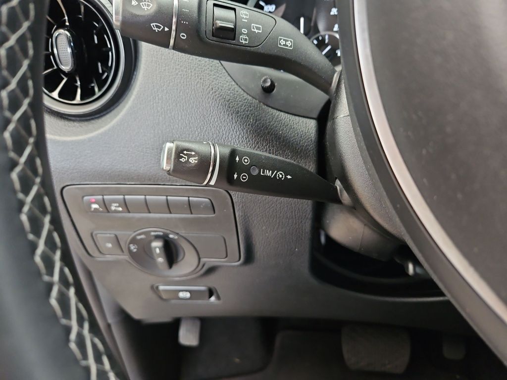 Fahrzeugabbildung Mercedes-Benz Vito 119 CDI Tourer kompakt Navi Distronic LED