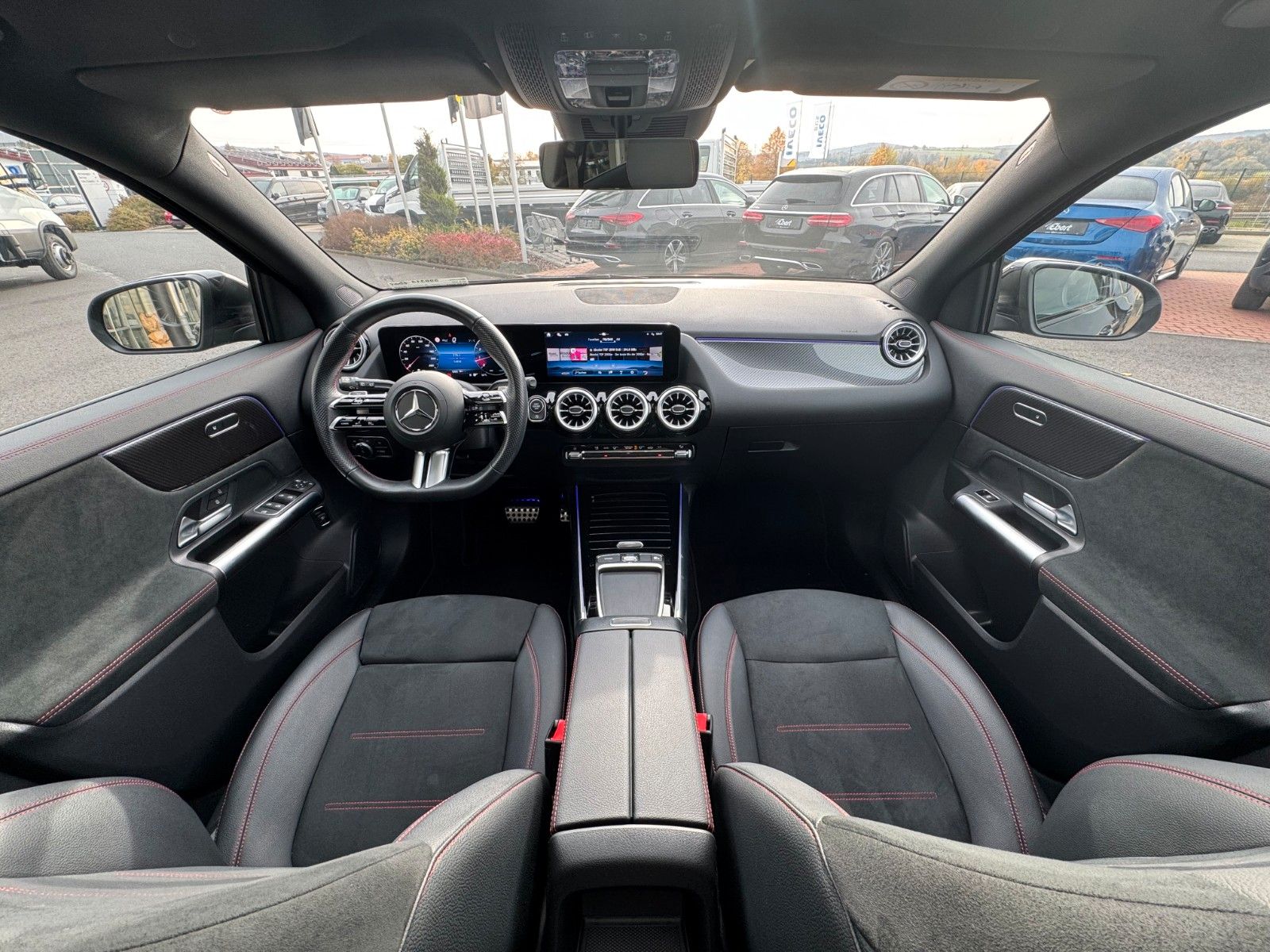 Fahrzeugabbildung Mercedes-Benz GLA 200 AMG+Pano+Distr+Ambiente+Multibeam+