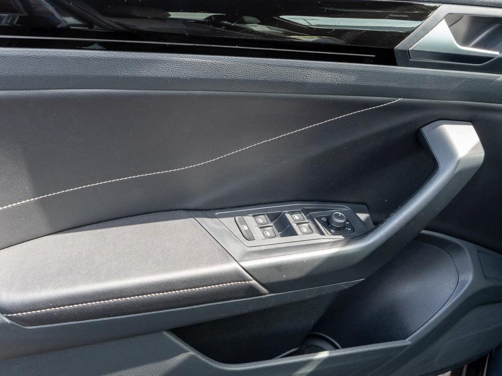 Volkswagen T-Roc 1.5 TSI DSG R-Line Navi, Rear-View, миниатюра 17