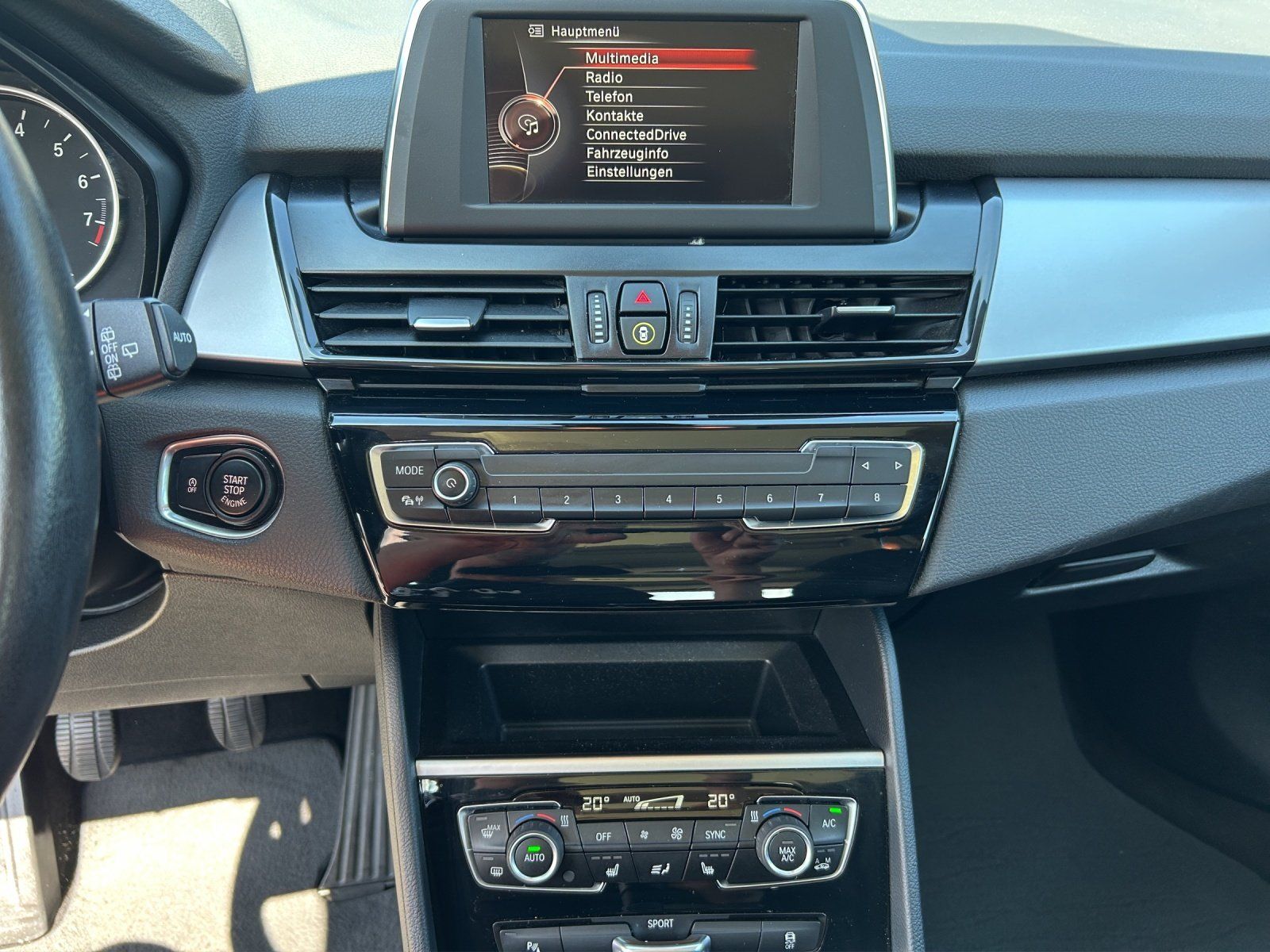 Fahrzeugabbildung BMW 218 Active Tourer, Advantage