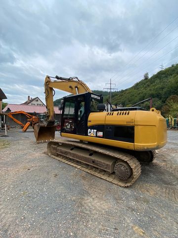 CAT 323D in TOP Condition + OQ70/55 - MEWAS Report