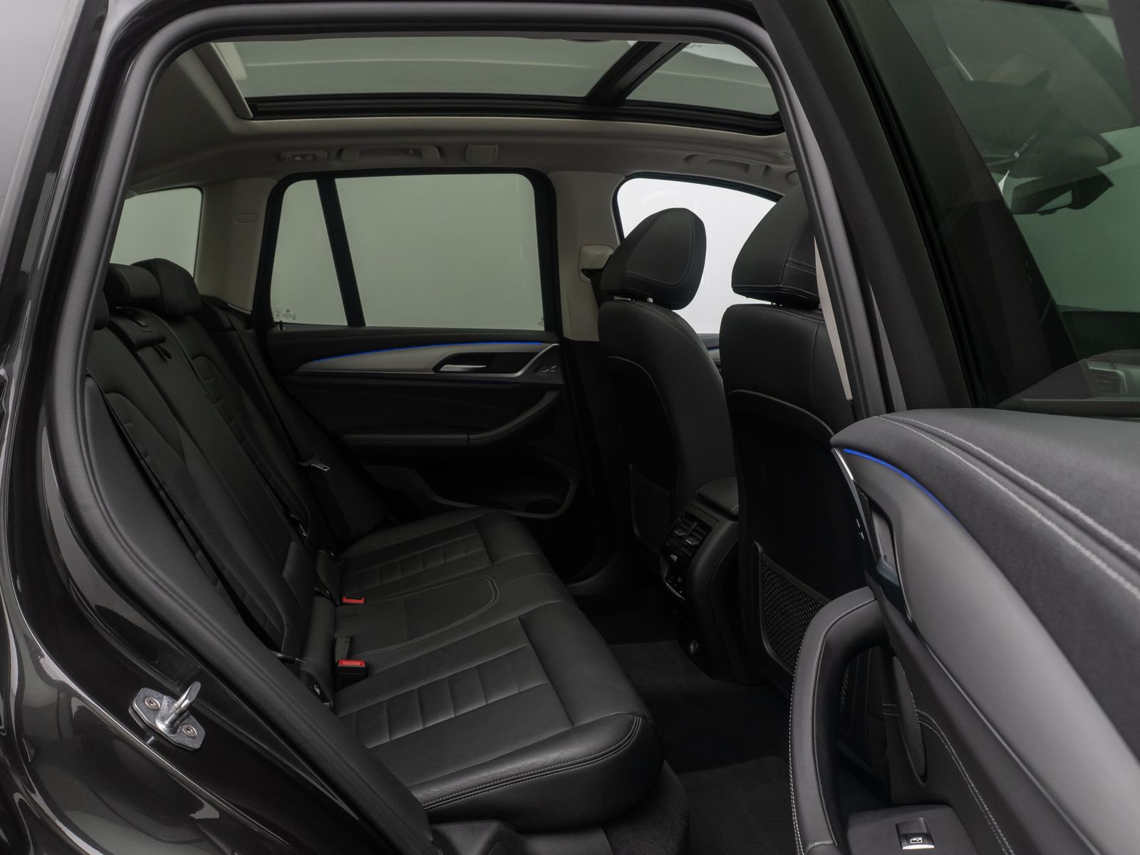 Fahrzeugabbildung BMW X3 xD30i Luxury Line AHK Panorama HUD DAB 21Zoll