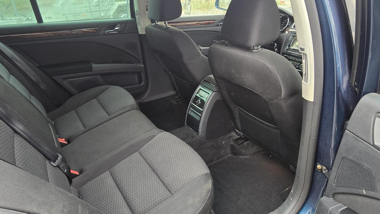 Skoda Superb 2011 — photo 9