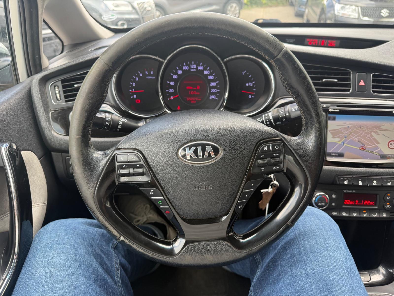 Kia cee'd 2015 — photo 28