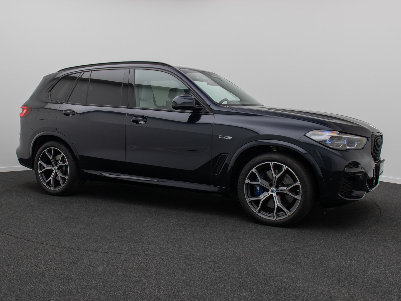 Fahrzeugabbildung BMW X5 xD45e M Sport Laser DAB HUD Komfort 21Zoll