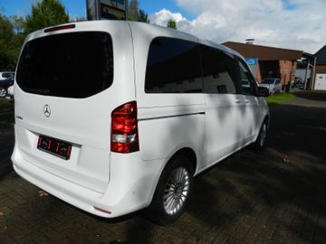 Mercedes V 220 - 3