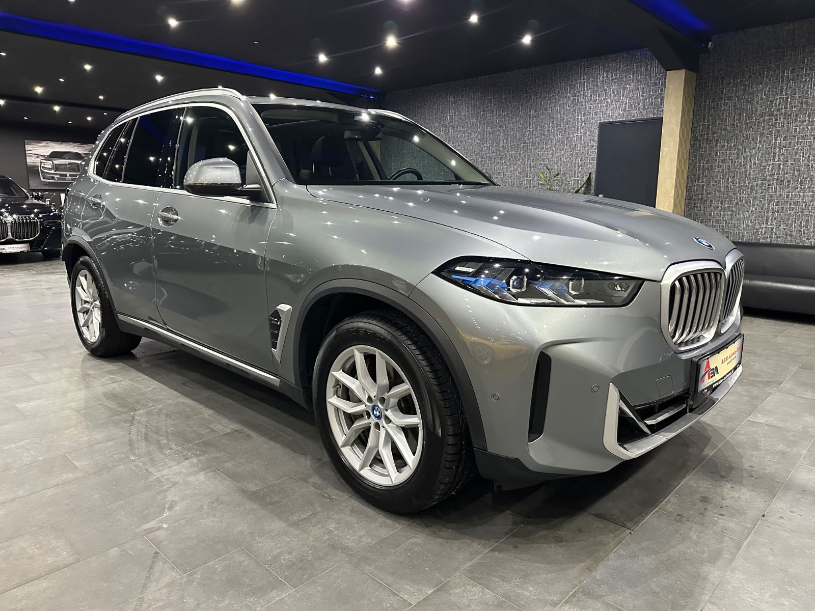 BMW X5 50 e xDrive / PANORAMA / SOFT-CLOSE / HEAD-UP imagem 3
