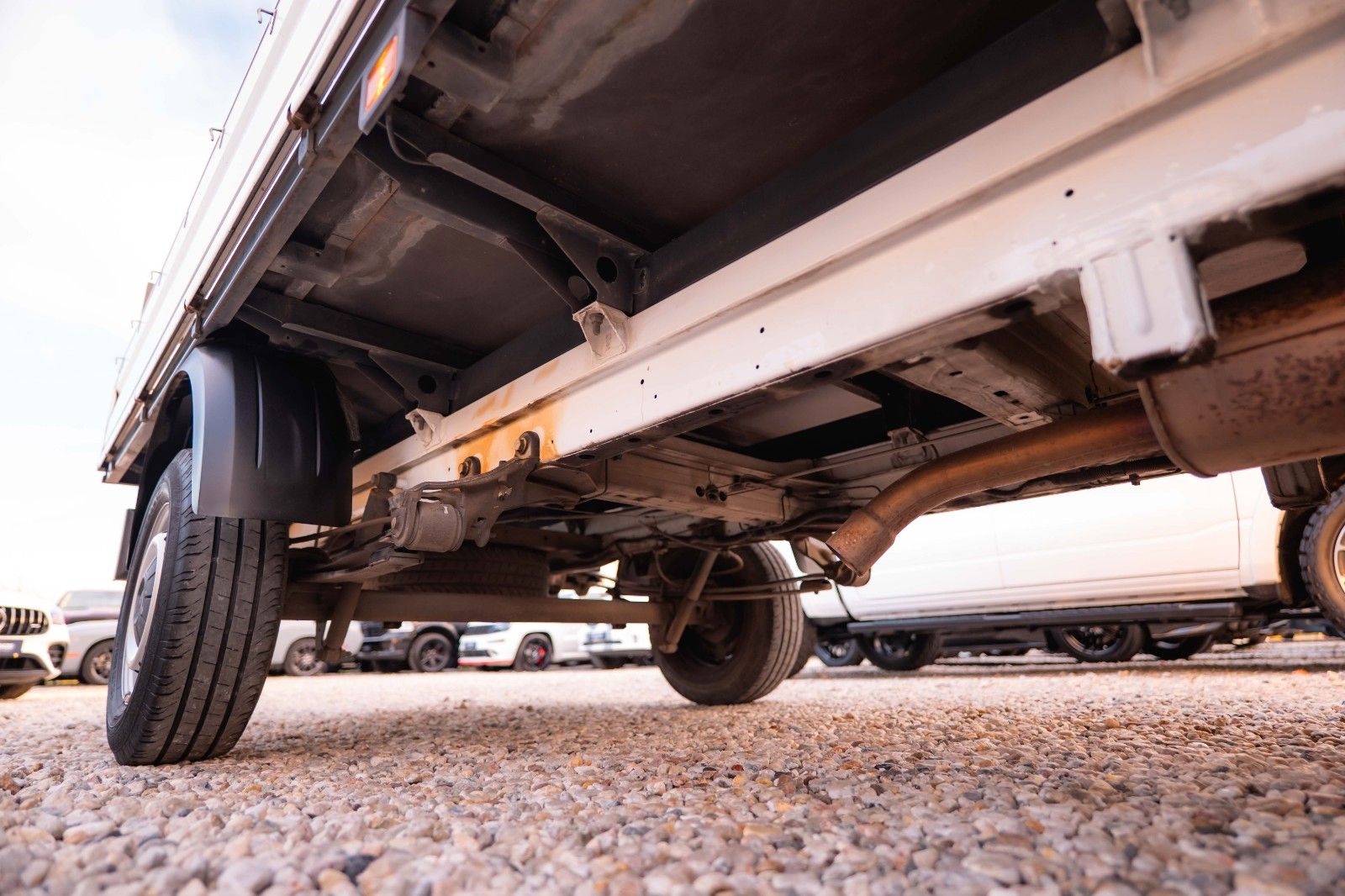 Fahrzeugabbildung Volkswagen Crafter Pritsche 35 DOKA lang FWD 7 Sitze 19%