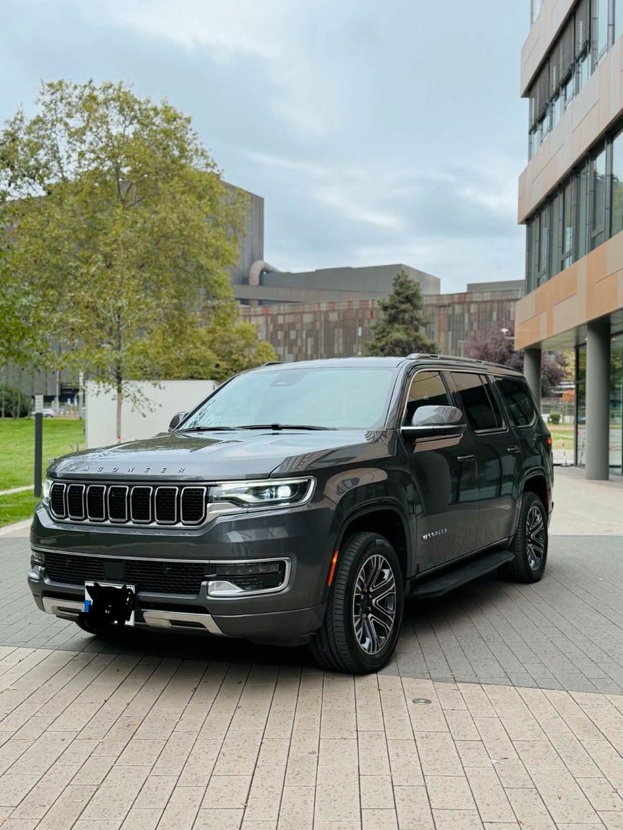 Jeep Wagoneer