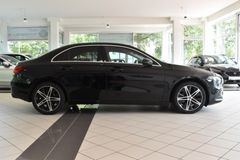 MERCEDES-BENZ A 220 d 4Matic Lim.~Teilleder~LED~Navi~Automatik