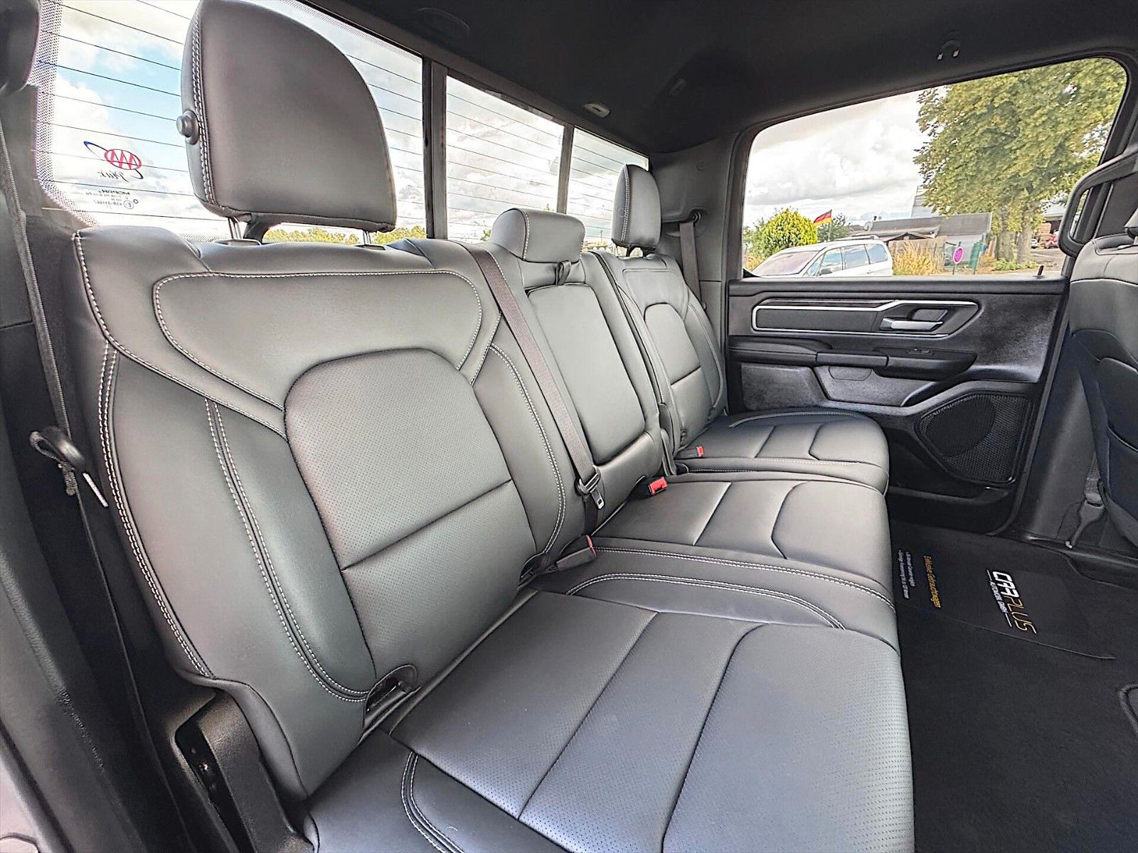 Fahrzeugabbildung Dodge RAM 5.7 V8 HEMI NightEdition OFFROAD CrewCab 4x4