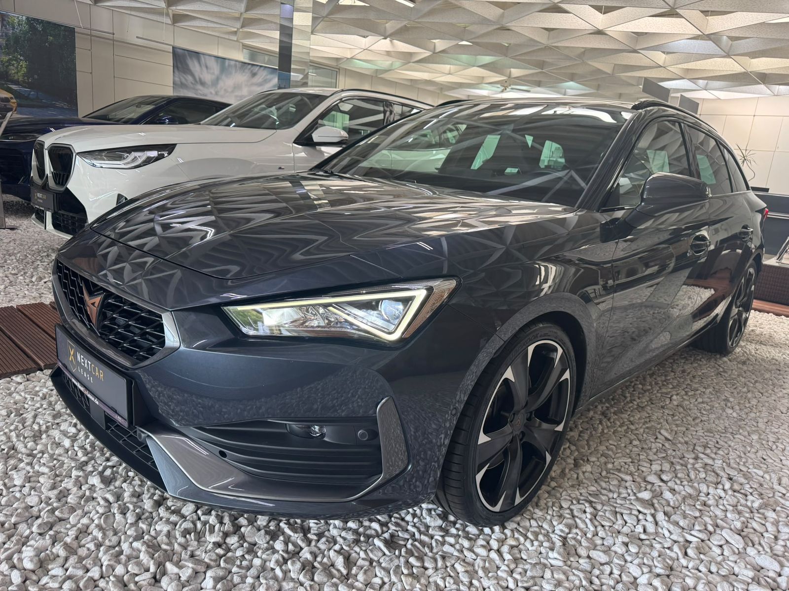 Cupra Leon VZ 19 Zoll Spur Voll-LED BeatsAudio Kessy
