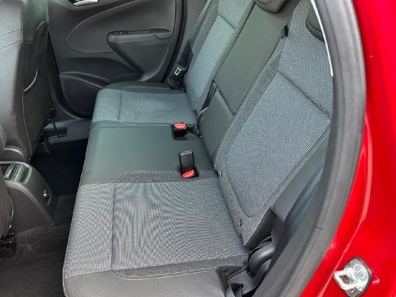 Fahrzeugabbildung Opel Crossland Elegance Paket