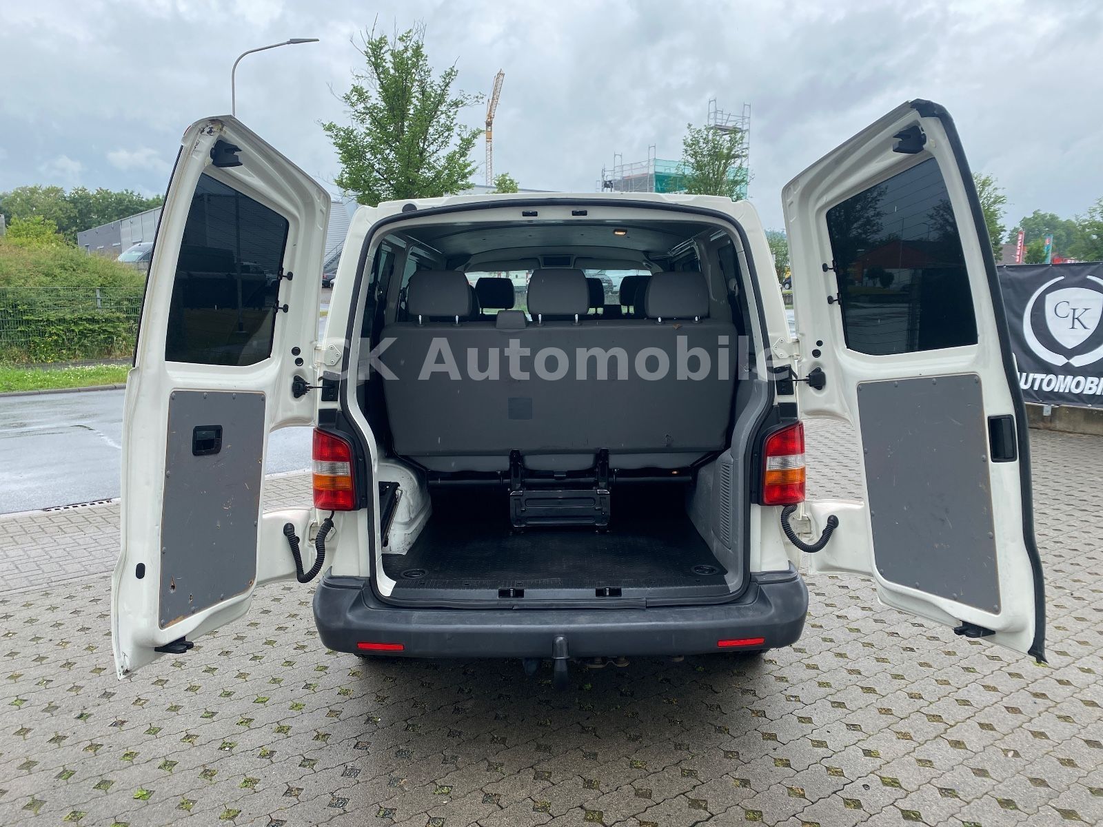Fahrzeugabbildung Volkswagen T5 Transporter Kombi 1.9 TDI/9 Sitze/Klima/AHK