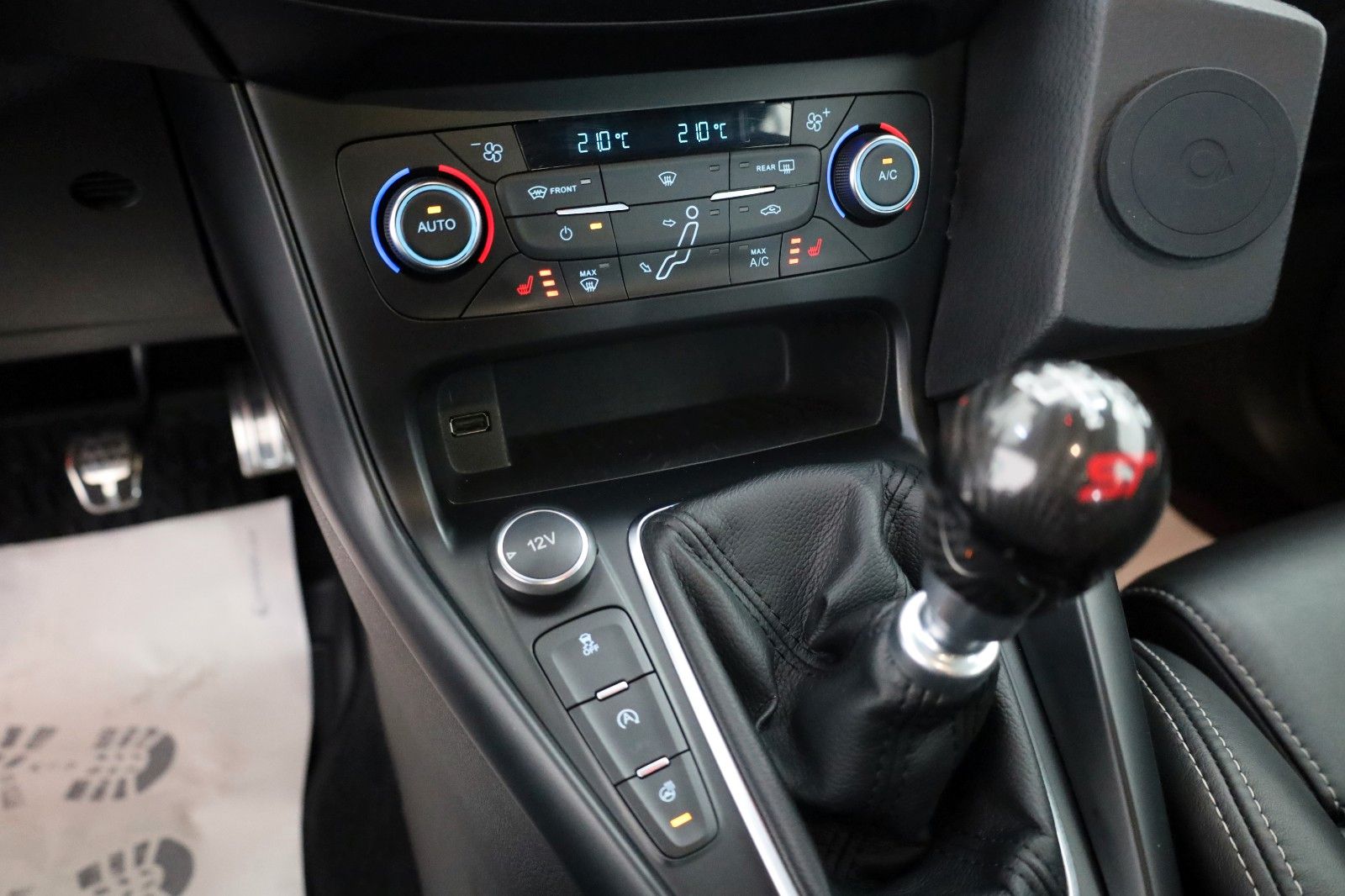 Fahrzeugabbildung Ford Focus Turnier ST Recaro,Leder,Navi,Xenon,Sony,SH