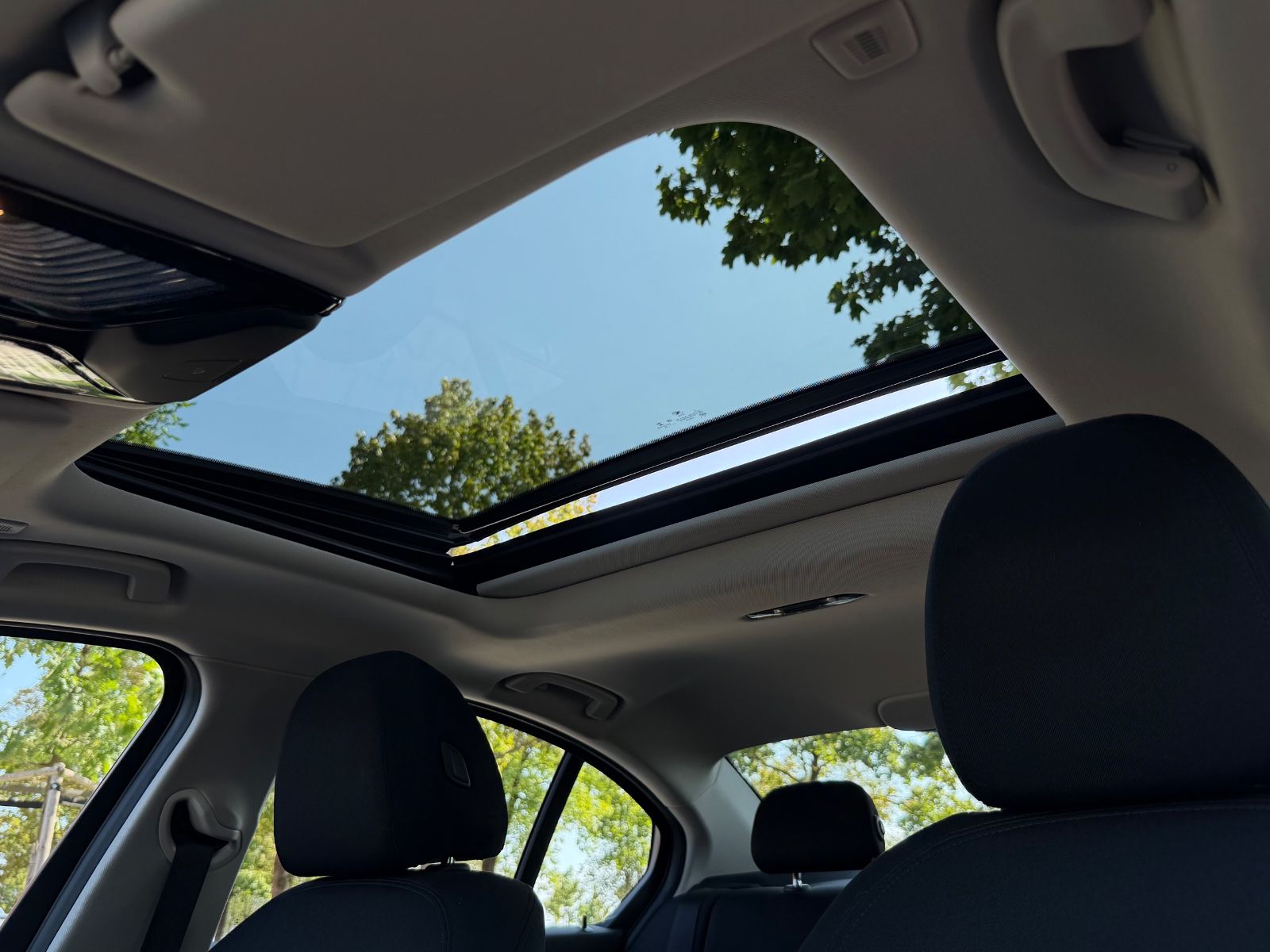 BMW 320d Automatik Glasdach Navi Live Cockpit HiFi foto 5