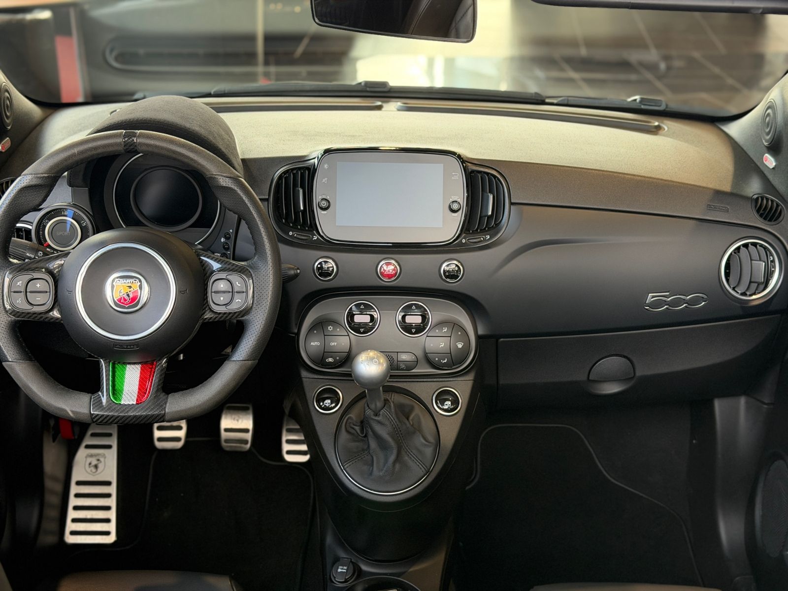 Fahrzeugabbildung Abarth 695C Turismo BEATS KLIMA NAV
