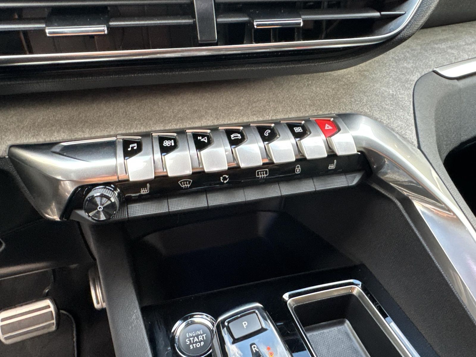 Fahrzeugabbildung Peugeot 3008 GT Line MEGADEAL! inkl AHK+ 8FACHBEREIFT