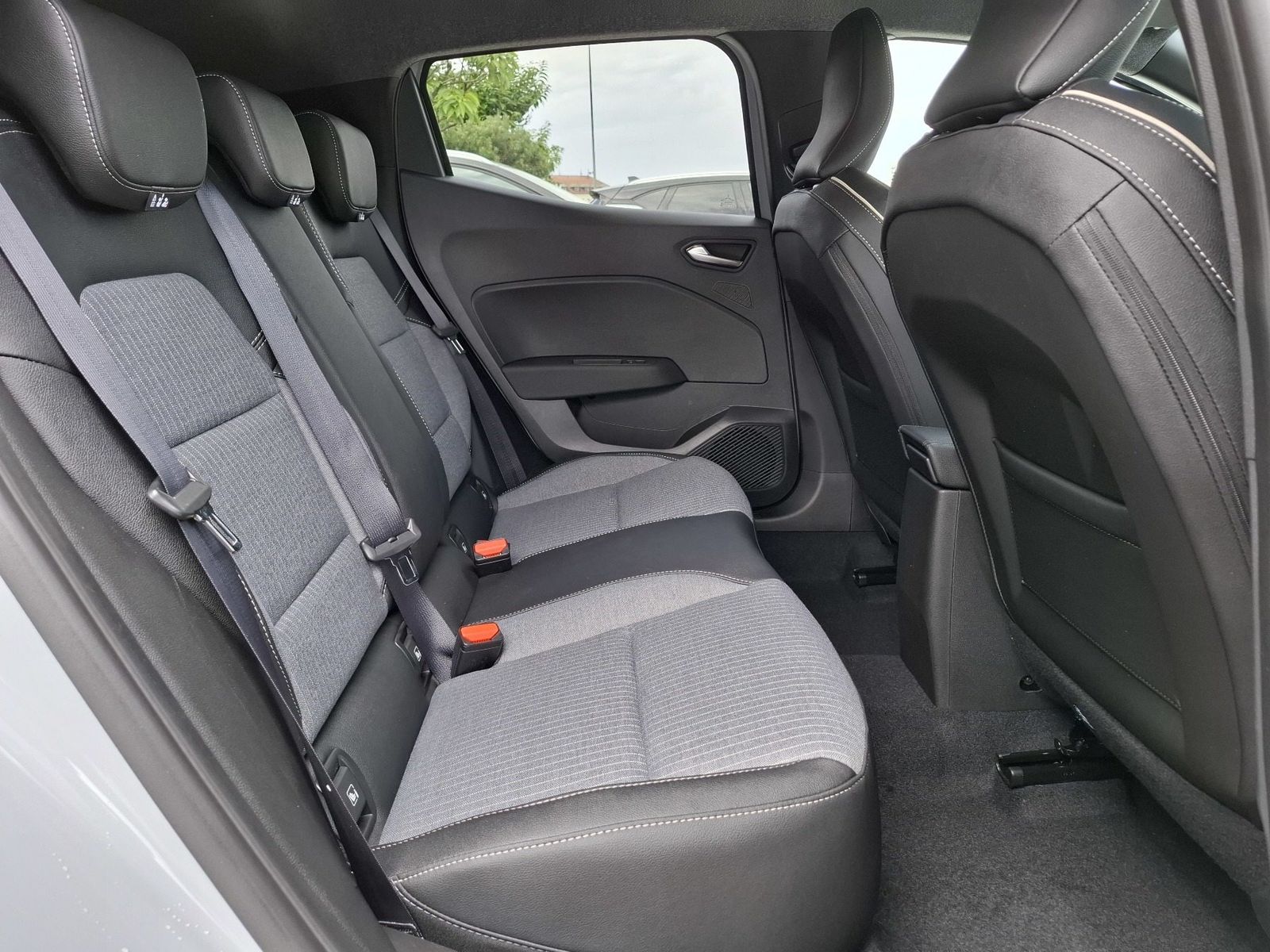 Renault Clio - Bild 14