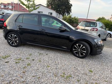 Volkswagen Golf - 6